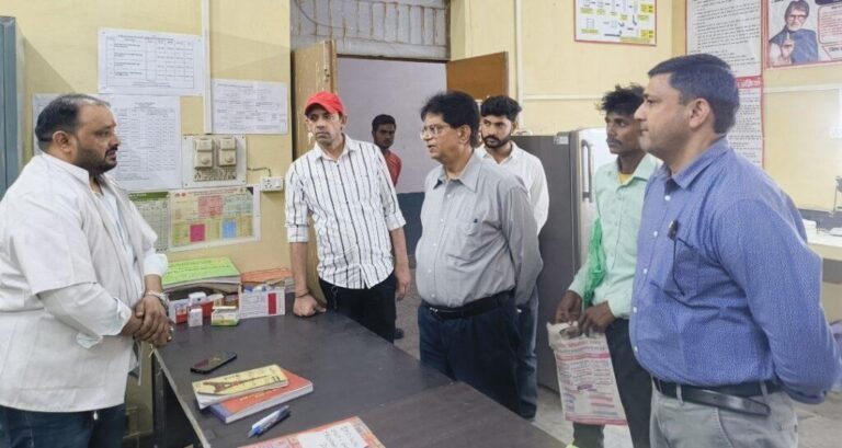 संभल-CMO ने किया CHC गुन्नौर का निरीक्षण