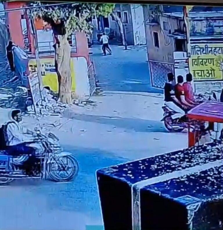 संभल-कोतवाली क्षेत्र मे दबंग बेखौफ पुलिस चौकी मे कर रहे जम कर मारपीट