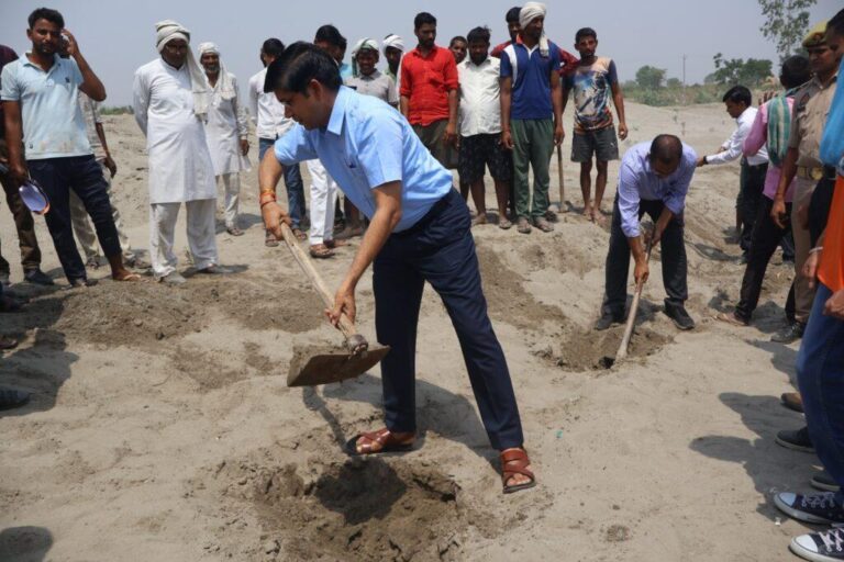 संभल-जिले की पांच नदियों के जीर्णोंद्धार कर पुराना स्वरूप व पहचान दिलाने में जुटा जिला प्रशासन