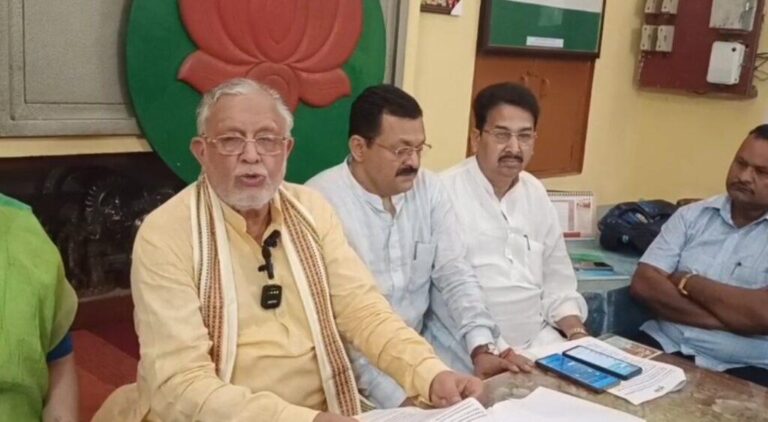 शाहजहांपुर-मोदी सरकार के 11 साल पूरे होने पर आज उत्तर प्रदेश के वित्त मंत्री सुरेश कुमार खन्ना ने शाहजहांपुर में की प्रेस वार्ता