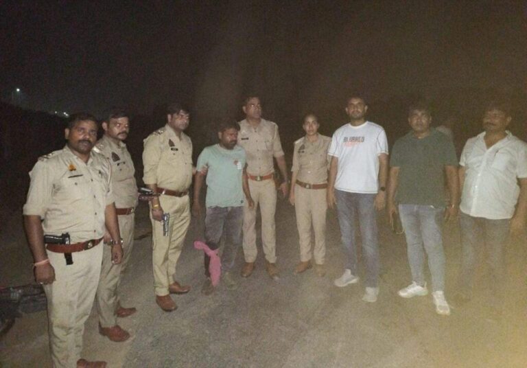 आगरा-चैन स्नैचिंग की घटना में बांछित बदमाश से पुलिस की मुठभेड़