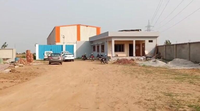 संभल-राजेश सिंघल के बेटे जयेश सिंघल की आयल फैक्ट्री पर प्रशासन का छापा