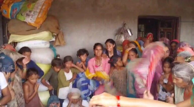 संभल-अकाशीय बिजली गिरने से एक किशोरी की मौत दो लोग घायल