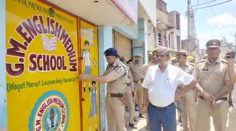 संभल-बंद पढ़े स्कूल में चल रहीं मसाला फैक्ट्री