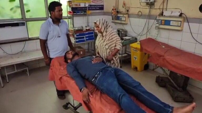 एटा-मोटरसाईकिल सवारों ने पोस्ट ऑफिस में घुसकर ऑपरेटर से की जमकर मारपीट