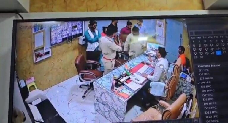 आगरा-अस्पताल में हुआ हंगामा,सूचना पर पहुंची पुलिस