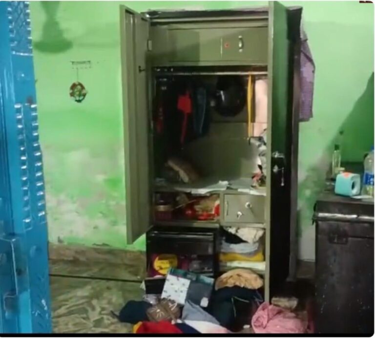 आगरा-दिनदहाड़े बेखौफ चोरों ने एक ही परिवार के दो सगे भाइयों के घरों को बनाया अपना निशाना, नकदी और लाखों रुपये के जेवरात लेकर हुए फरार