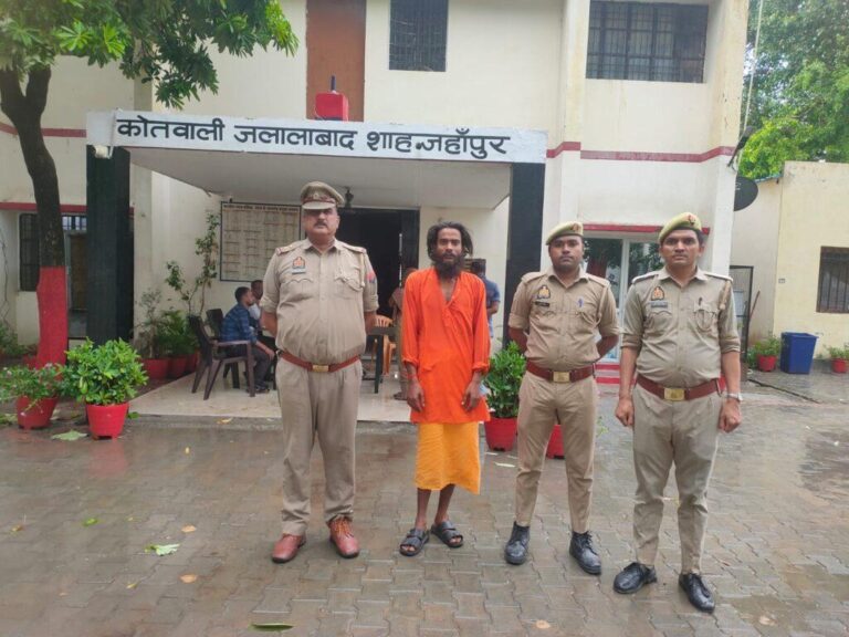 शाहजहांपुर-रेलवे स्टेशन को बम से उड़ने की धमकी मिलने के बाद पुलिस महकमें में मचा हड़कंम