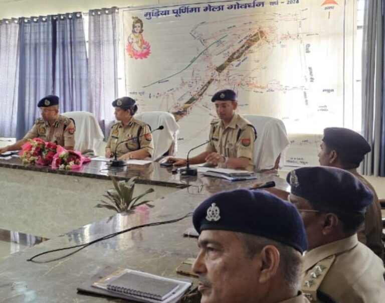 मथुरा-गुरु पूर्णिमा के निरीक्षण करने पहुंचे एडीजी व डीआईजी श्री धाम गोवर्धन