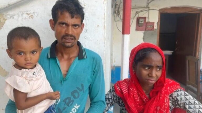 संभल-पारिवारिक क्लेश में सुसाइड के लिए रेल ट्रैक पर बैठे परिवार के लिए जीआरपी बनी देवदूत