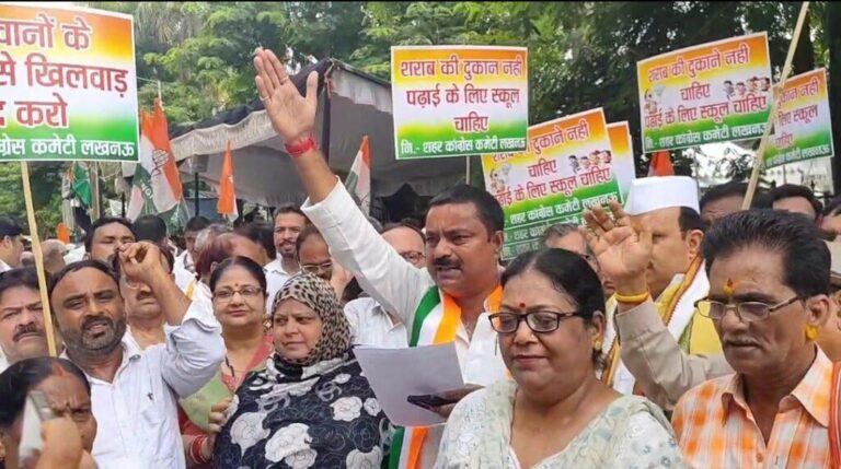 लखनऊ-उत्तर प्रदेश में योगी सरकार द्वारा 50000 के करीब प्राइमरी स्कूलों को मर्ज किया जा रहा है