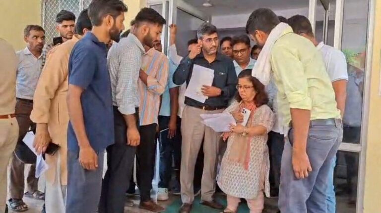 धौलपुर-डिस्कॉम सीएमडी आरती डोगरा एक दिवसीय दौरे पर पहुंची धौलपुर