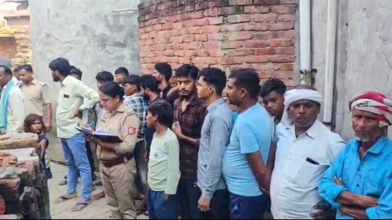 एटा-संदिग्ध परिस्थितियों में घर के अंदर बेड पर मिला किशोरी का शव, पुलिस जाँच पड़ताल में जुटी