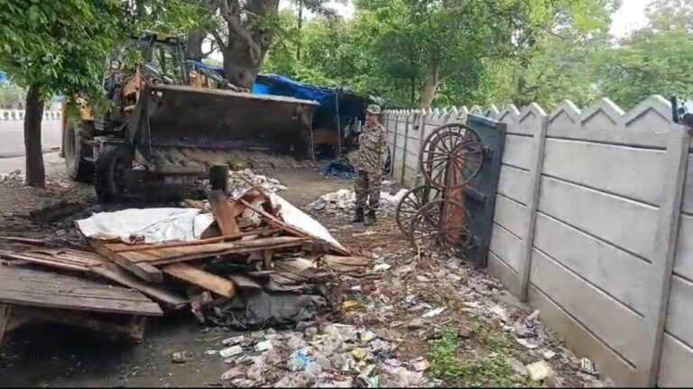 आगरा-अतिक्रमण पर गरजा नगर निगम का महाबली