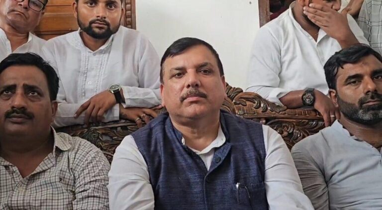 सिद्धार्थनगर-राज्यसभा सांसद संजय सिंह ने डुमरियागंज में प्रेसवार्ता की