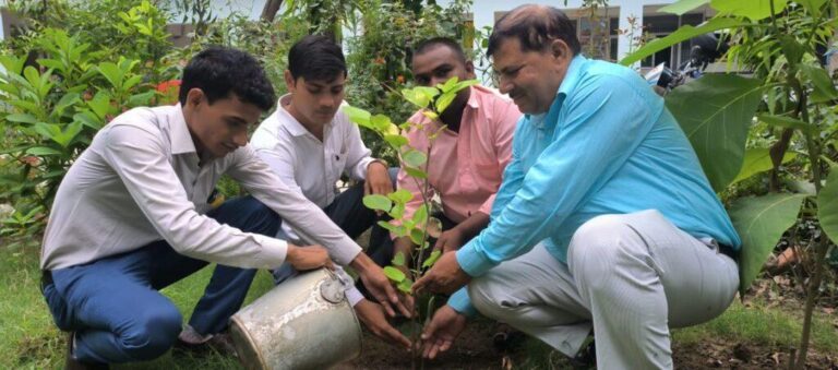 संभल-बहजोई महाविद्यालय में ‘एक वृक्ष माँ के नाम 2.0’ अभियान के तहत वृक्षारोपण और पौधा वितरण कार्यक्रम आयोजित किया गया