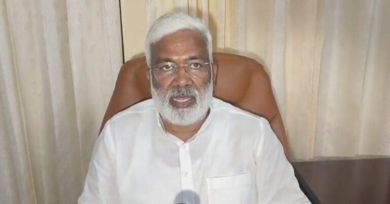 लखनऊ-मंत्री स्वतंत्र देव सिंह ने समाजवादी पार्टी के अध्यक्ष अखिलेश यादव पर तीखा हमला बोला है