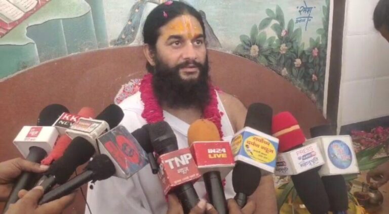 अयोध्या-भगवान राम की नगरी में आज गुरु पूर्णिमा के पावन मौके पर लाखों की संख्या में श्रद्धालु अयोध्या पहुंचे हैं