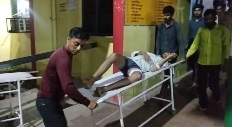 संभल-बहजोई कोतवाली क्षेत्र के गांव रफीपुर में एक युवक पर बाइक सवार दो अज्ञात लोगों ने गोली चला दी