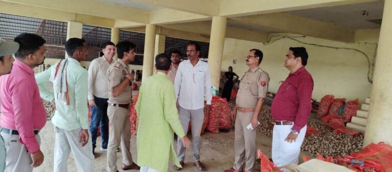 संभल-पुलिस अधीक्षक कृष्ण कुमार के निर्देश पर थाना AHT और जस्ट राइट्स प्रयत्न संस्था की संयुक्त टीम ने बाल श्रम के खिलाफ अभियान चलाया