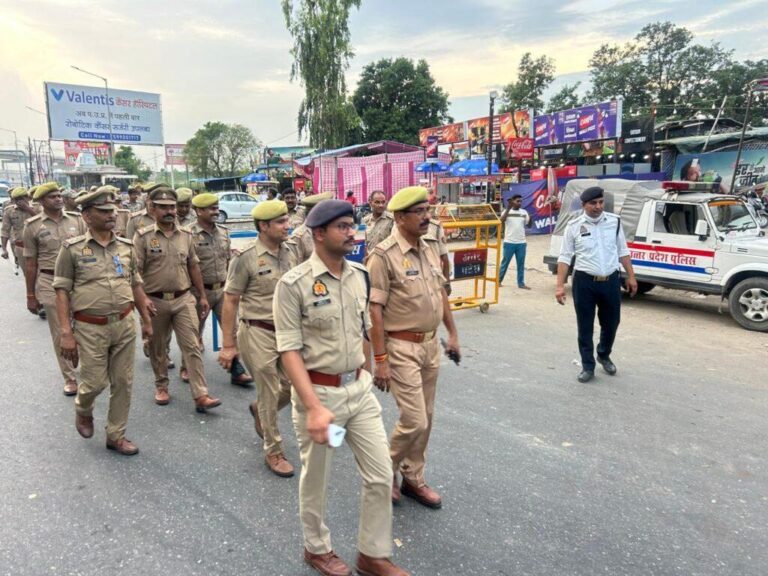 मेरठ-पुलिस ने श्रावण मास कावड़ यात्रा-2025 के दृष्टिगत थाना परतापुर क्षेत्र में रूट मार्च निकाला
