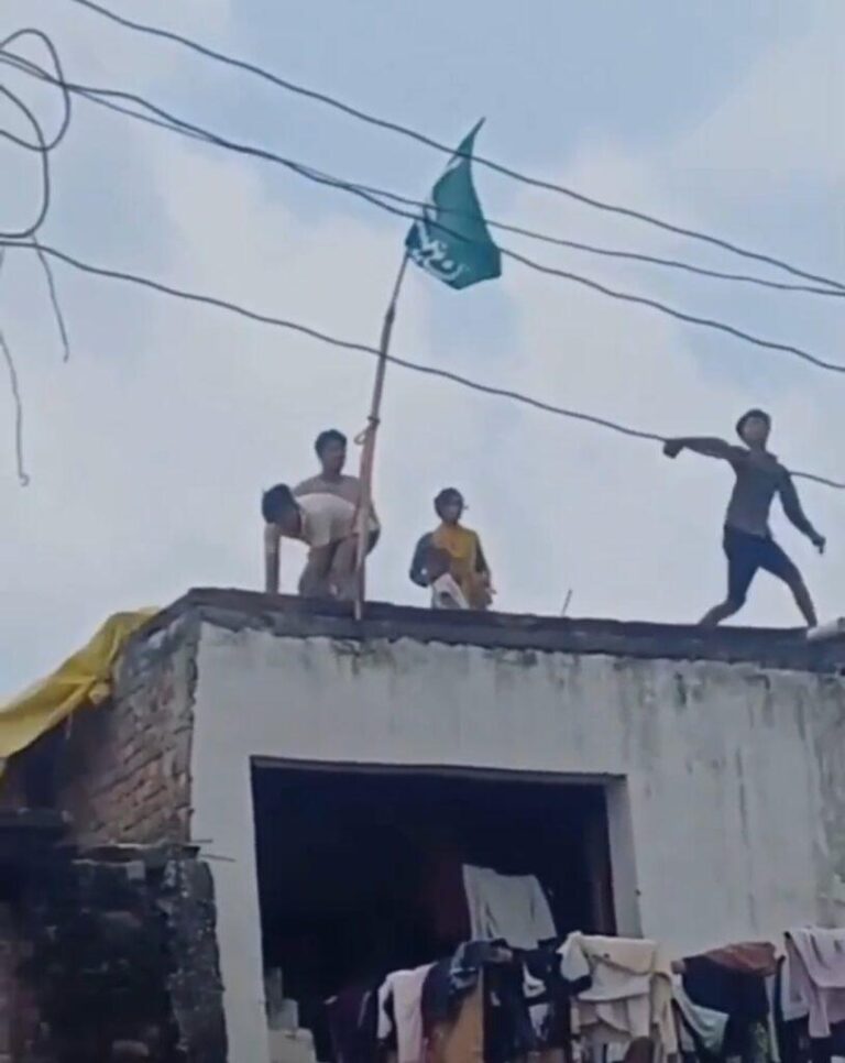 एटा-डग्गेमारी को लेकर दो पक्षों में जमकर चले लाठी-डंडे व ईंट पत्थर