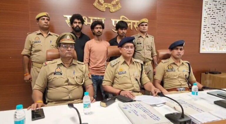 संभल-तीन दिन पूर्व मिनी बैंक संचालक से लूट की घटना को अंजाम दिलाने बाले तीन आरोपी गिरफ्तार
