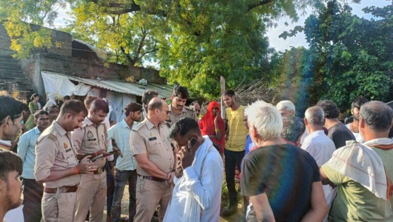 आगरा-मक्का के भुट्टे खाते समय दो किशोरों में हुआ झगड़ा मारपीट