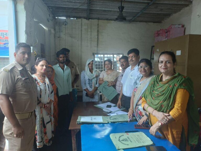संभल-पुलिस अधीक्षक कृष्ण कुमार बिश्नोई के निर्देशन में पुलिस परिवार परामर्श सुलह समझौता केंद्र की एक महत्वपूर्ण बैठक आयोजित की गई
