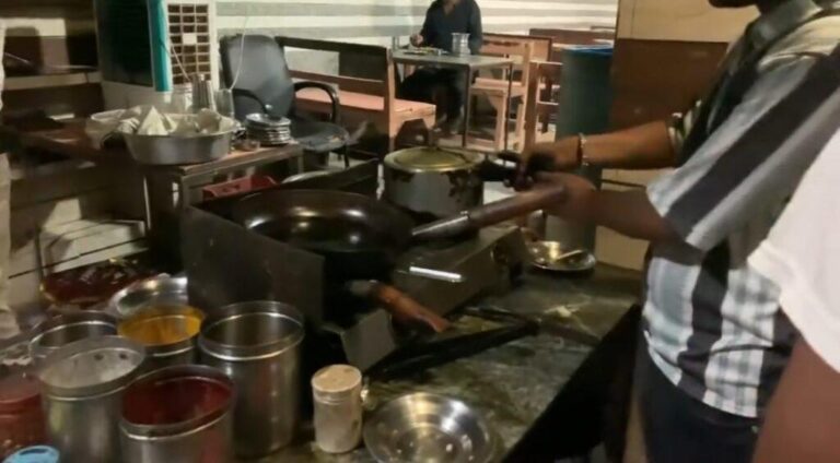 मथुरा-गोवर्धन बृज भूमि में ढाबा संचालक को मांस पकाते हुए पकड़ा