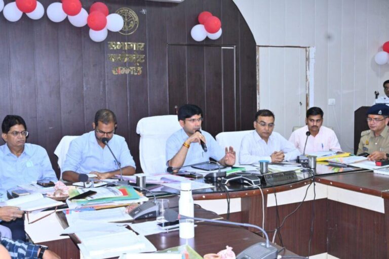 संभल-संभल में जिला दिव्यांगता समिति की बैठक का आयोजन किया गया
