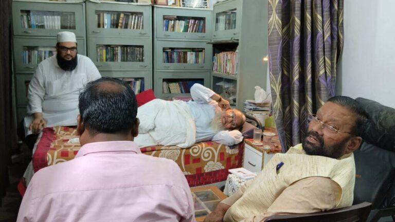 लखनऊ-मौलाना सज्जाद नोमानी से स्वामी प्रसाद मौर्य ने की मुलाकात