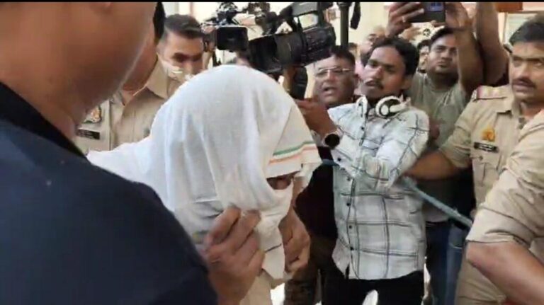 आगरा-दिल्ली से गिरफ्तार धर्मांतरण गैंग का साजिशकर्ता अब्दुल रहमान लाया गया आगरा