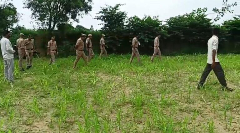 आगरा-थाना अछनेरा क्षेत्र के रायभा रोड स्थिति खेतों में मिला शव