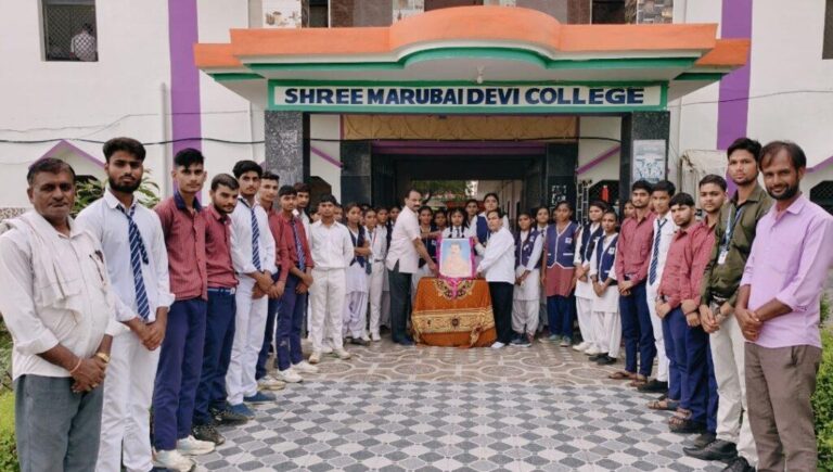 आगरा-खबर किरावली क्षेत्र के गांव दूरा से है