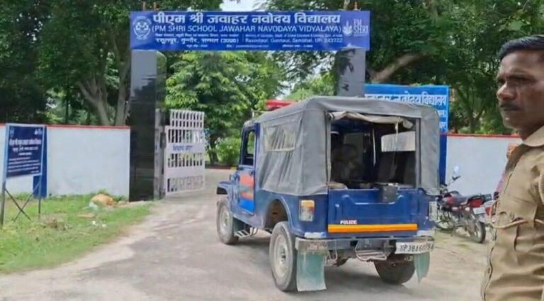 संभल-जनपद के पीएम श्री जवाहर नवोदय विधालय मे देर रात हुआ हंगामा