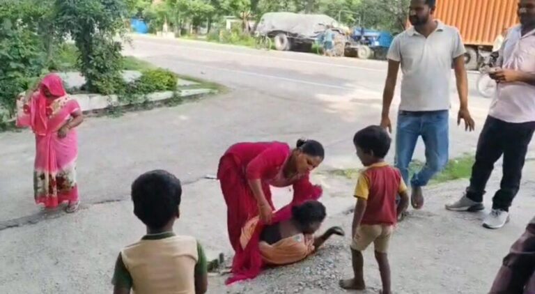 पीलीभीत-चौकी परिसर में दलित महिला को मारा पीटा गया
