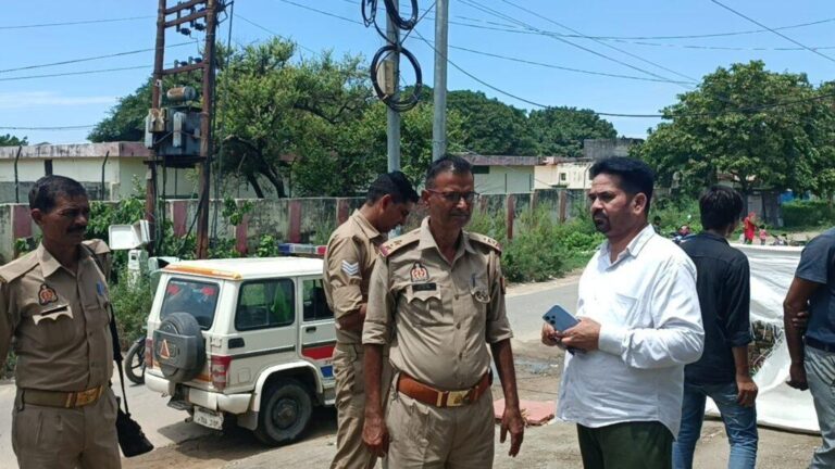 संभल-गुमथल रोड पर होटल में पुलिस का छापा, प्रेमी युगल पकड़े गए, संचालक फरार