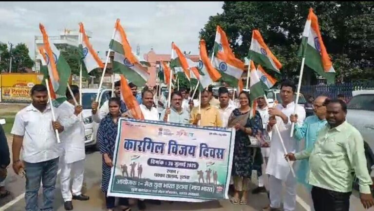 इटावा-भारतीय सेना पर गर्व, पीएम नरेन्द्र मोदी के नेतृत्व में देश सुरक्षित हाथों में – कमलावती सिंह, प्रदेश उपाध्यक्ष