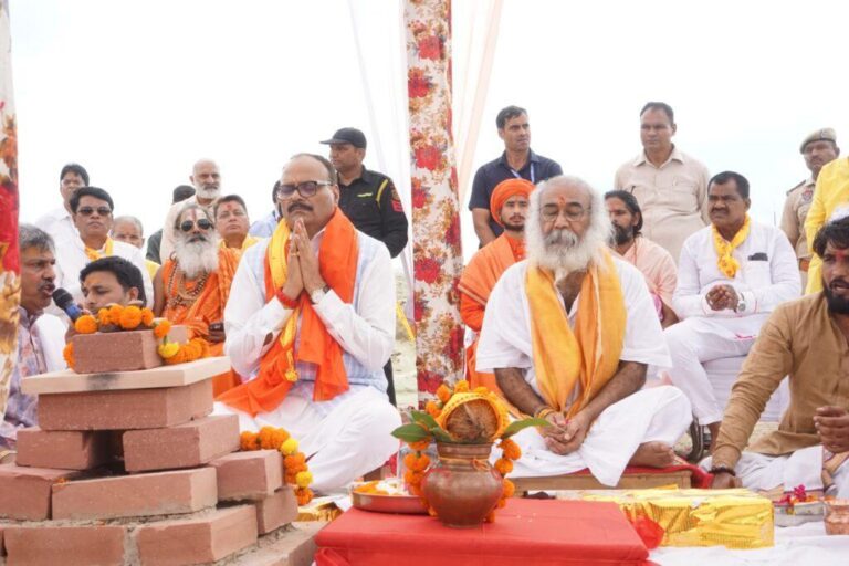 संभल-संभल पहुंचे डिप्टी सीएम बृजेश पाठक ने मीडिया से की बात
