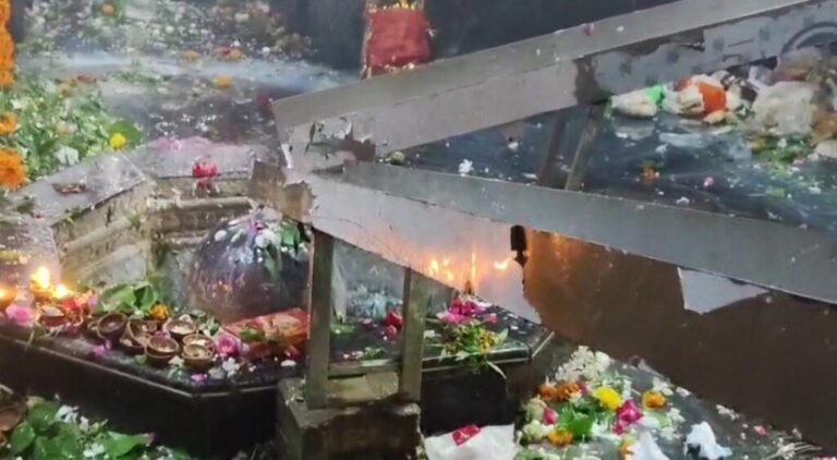 संभल-सावन माह का चौथा और आखरी सोमवार, मंदिरों में उमड़ा भक्तों का जन सैलाब भक्तों में काफी उत्साह