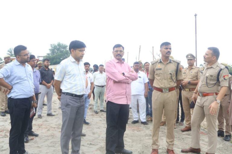 संभल-मुख्यमंत्री के आगमन की तैयारी की समीक्षा करने पहुंचे मुरादाबाद कमिश्नर आंजनेय कुमार
