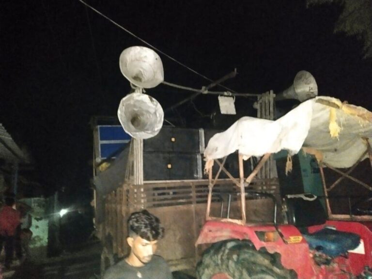 शाहजहांपुर-कांवड़ियों की ट्रैक्टर ट्रॉली का डीजे हाई टेंशन लाइन से टकरा गया