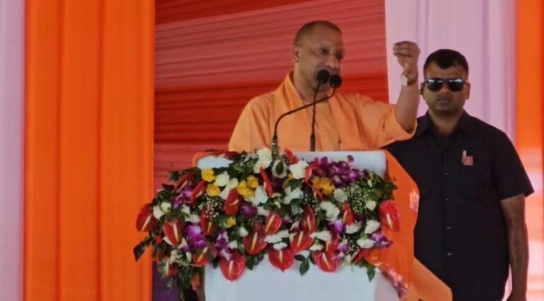 संभल-संभल के बहजोई में उत्तर प्रदेश के मुख्यमंत्री योगी आदित्यनाथ ने आज जनपद के मुख्यालय का शिलान्यास किया