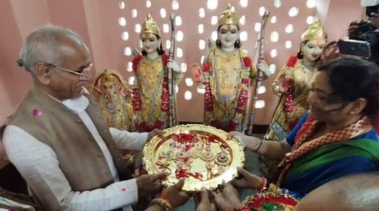 अयोध्या-रक्षाबंधन की पूर्व संध्या पर राम लला और उनके अनुजों के लिए भेंट की गई राखी
