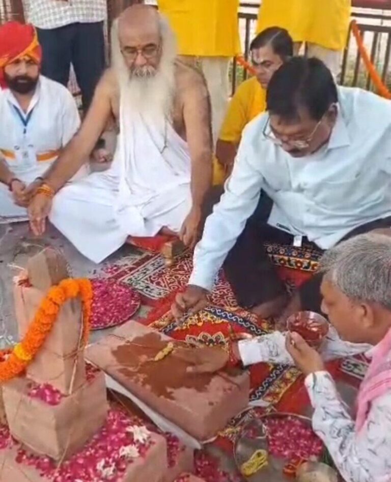 संभल-जनपद संभल तहसील क्षेत्र के एचौड़ा कम्बोह पहुंचे झारखंड हाई कोर्ट के न्यायमूर्ति संजय प्रसाद को दिया गया गार्ड ऑफ ऑनर