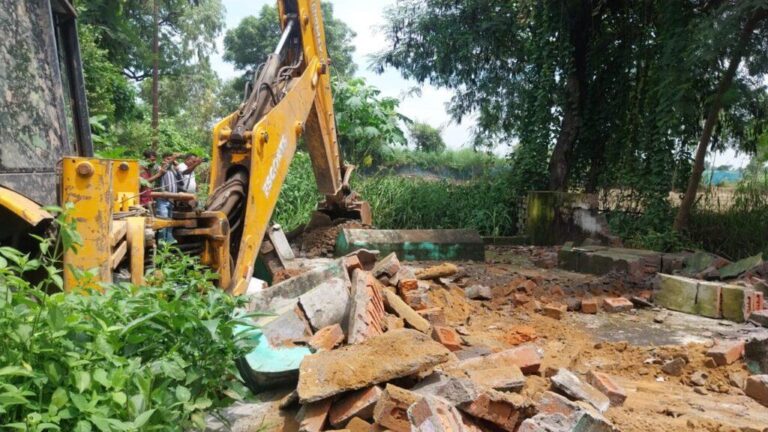 संभल-सरकारी ज़मीन पर अवैध कब्जा कर बनाया गया कब्रिस्तान
