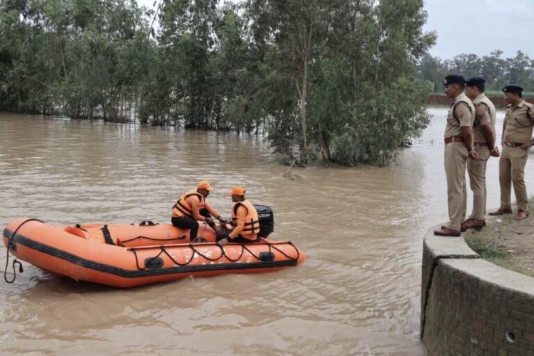 मुरादाबाद-डीआईजी मुनिराज ने थाना डिलारी में तैनात आरक्षी मोनू की ड्यूटी के दौरान नदी में फिसलकर डूबने की घटना का संज्ञान लिया