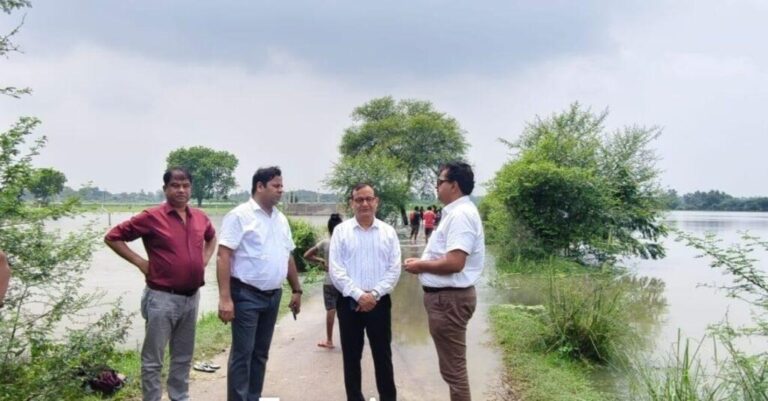 लखनऊ-मुख्य चिकित्सा अधिकारी ने बीकेटी के बाढ़ प्रभावित क्षेत्रों का किया निरीक्षण