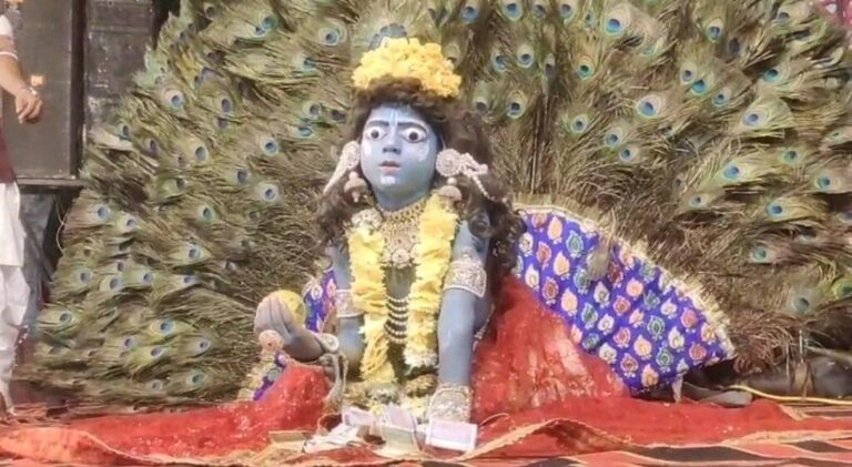 फर्रुखाबाद-फर्रुखाबाद में कृष्ण जन्माष्टमी का त्योहार बड़े ही धूमधाम से मनाया गया